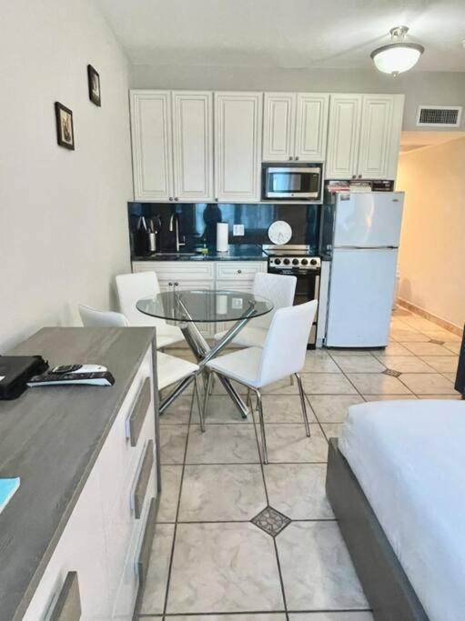 Chic Ocean Front Studio! Apartment Miami Beach Exterior photo