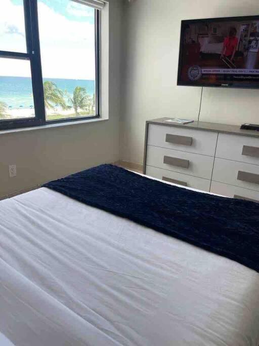 Chic Ocean Front Studio! Apartment Miami Beach Exterior photo